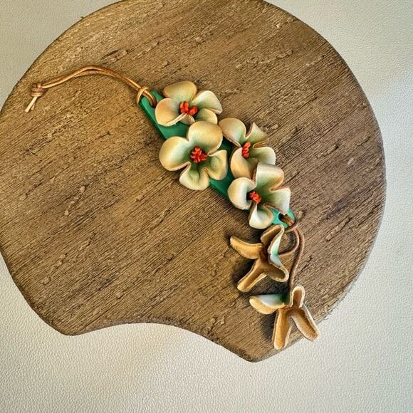 Genuine Leather Flower Bag Charm Crossbody Purse Bag NEW - Picture 4 of 7